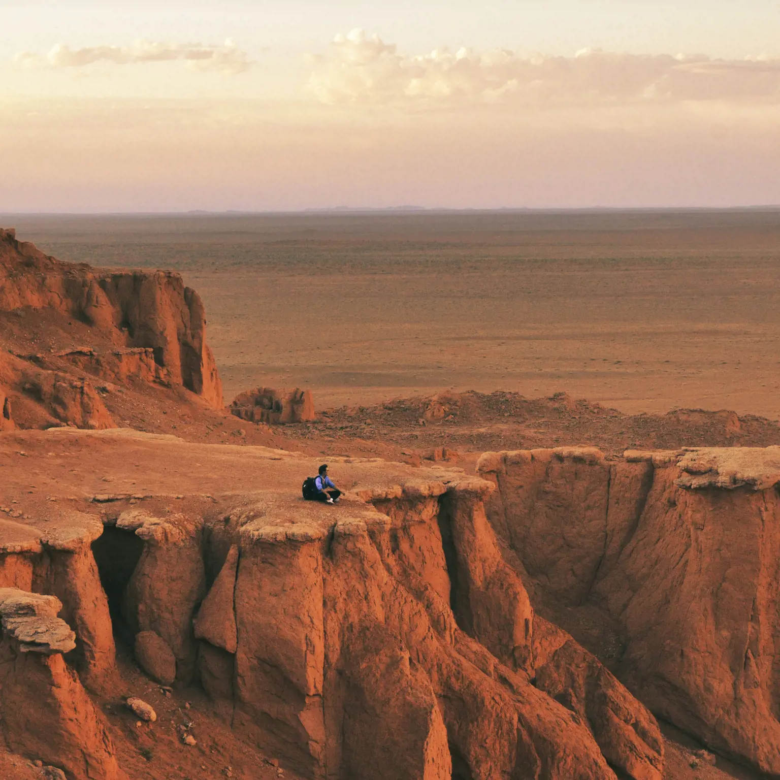 Den Sonnenuntergang bei den Flaming Cliffs erleben